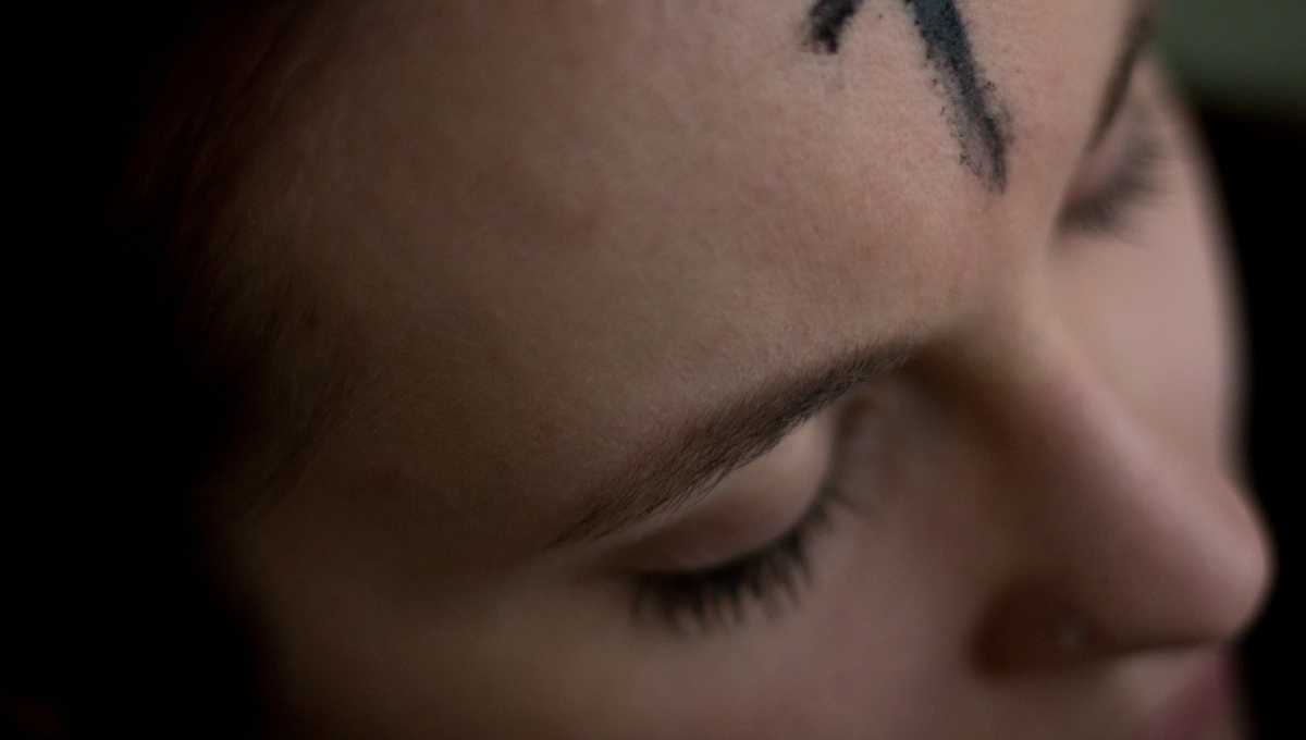 women wearing ash on her forehead
