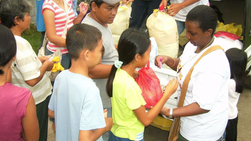 Sr. Schola Mutua helps with food distribution at an evacuation center for refugees in the Philippines.